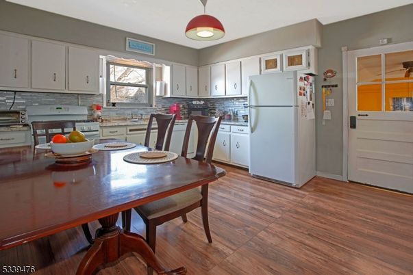 Dining room, Interior, Kitchen, Pendant Lights, Wood Texture Flooring