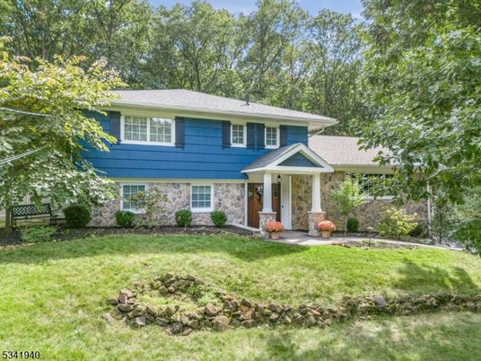 Backyard, Exterior, Facade, Split Level