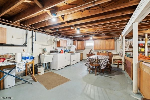Dining room, Interior, Washer, Wooden Beams, Wooden Ceilings