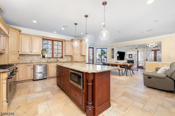 Dining room, Interior, Kitchen, Living room, Pendant Lights, Recessed Lighting, Stainless Steel Appliances