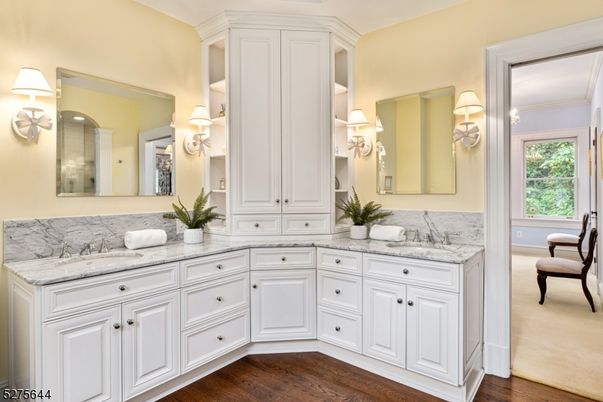 Bathroom, Dual Sink Vanities, Interior, Wood Texture Flooring