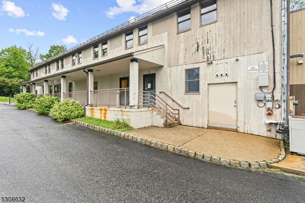 Exterior, Facade, None