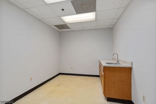 Bathroom, Empty room, Interior, Recessed Lighting