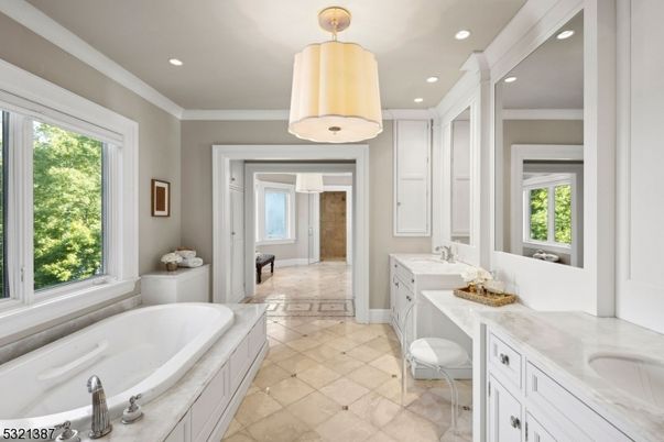 Bathroom, Dual Sink Vanities, Interior, Recessed Lighting