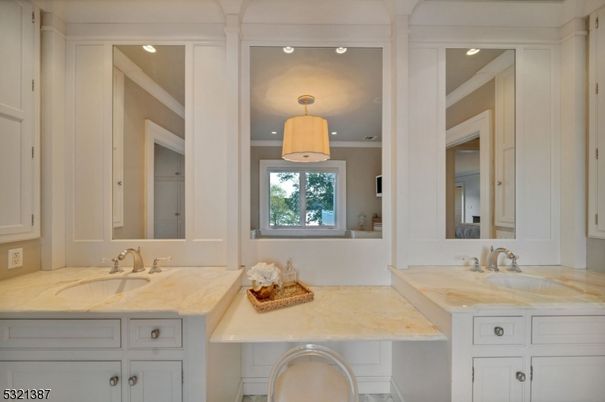 Bathroom, Interior, Pendant Lights, Recessed Lighting
