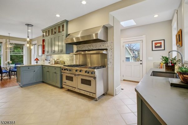 Dining room, Interior, Kitchen, Pendant Lights, Recessed Lighting, Stainless Steel Appliances