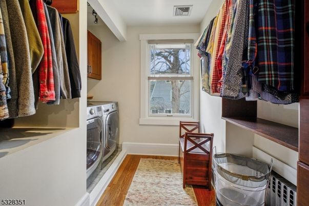 Interior, Washer, Wood Texture Flooring