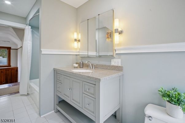 Bathroom, Interior, Recessed Lighting