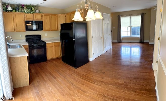 Chandelier, Interior, Kitchen, Wood Texture Flooring