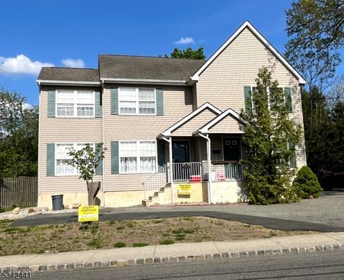 Exterior, Facade, Rowhouse