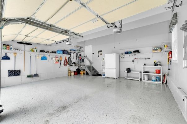Garage, Interior