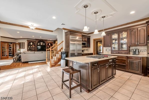 Interior, Kitchen, Living room, Pendant Lights, Recessed Lighting, Stainless Steel Appliances