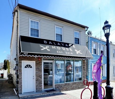 Exterior, Facade, Brick Facade, American Foursquare
