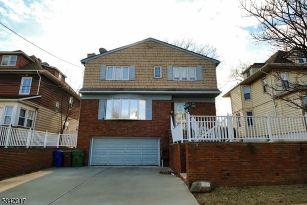 Attached, Exterior, Facade, Brick Facade, American Craftsman