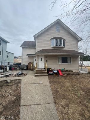 Exterior, Facade, Queen Anne Victorian