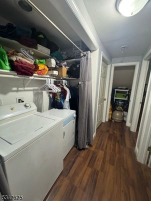 Interior, Washer, Wood Texture Flooring