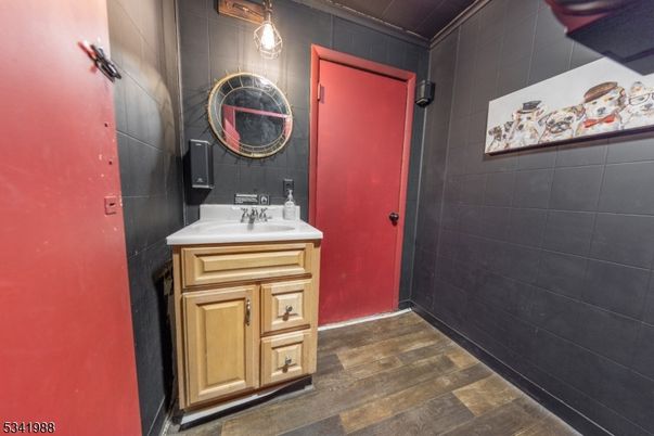 Bathroom, Interior, Pendant Lights, Wood Texture Flooring