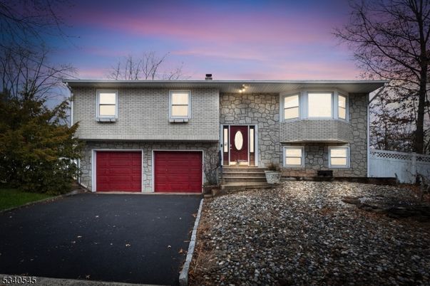 Attached, Exterior, Facade, Brick Facade, Raised Ranch