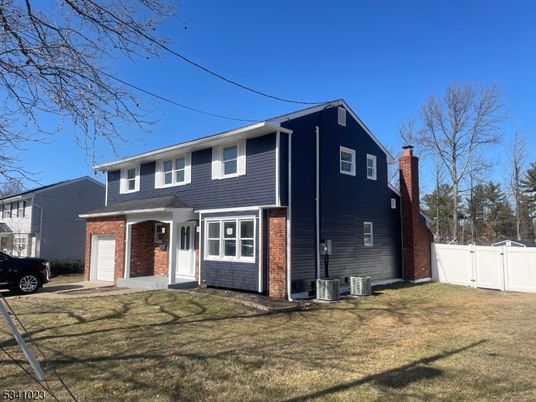 Attached, Exterior, Facade, Brick Facade, Split Level