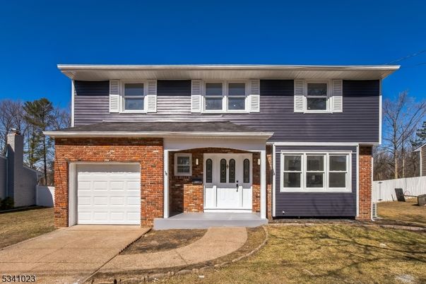 Attached, Exterior, Facade, Brick Facade, Raised Ranch