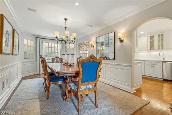 Chandelier, Dining room, Interior, Kitchen, Recessed Lighting, Wood Texture Flooring