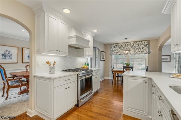Dining room, Interior, Kitchen, Pendant Lights, Recessed Lighting, Stainless Steel Appliances, Wood Texture Flooring