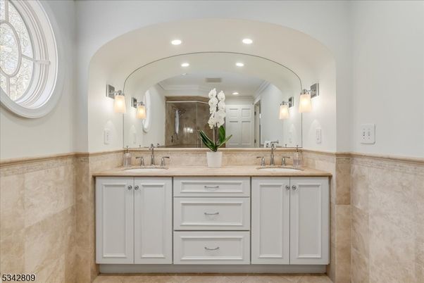 Bathroom, Dual Sink Vanities, Interior, Recessed Lighting