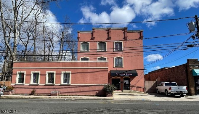 Exterior, Facade, Rowhouse