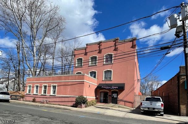 Exterior, Facade, Rowhouse