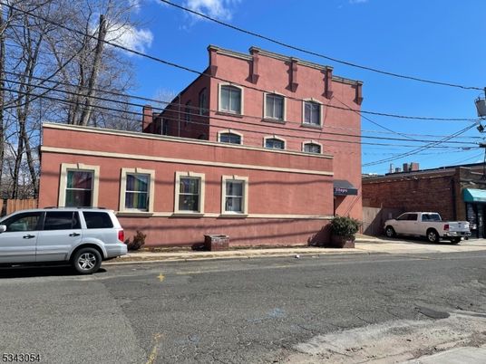 Exterior, Facade, Rowhouse