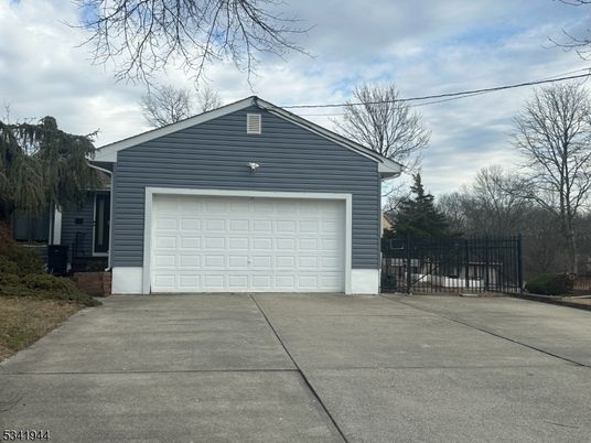 Detached Garage, Exterior