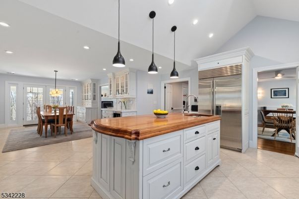 Chandelier, Dining room, Interior, Kitchen, Pendant Lights, Recessed Lighting, Stainless Steel Appliances