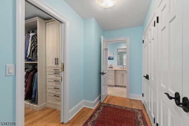 Bathroom, Interior, Walk-in Closets, Wood Texture Flooring