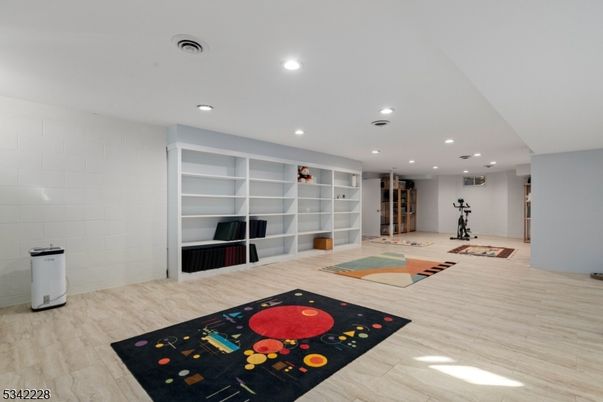 Fitness Equipment, Interior, Recessed Lighting, Wood Texture Flooring
