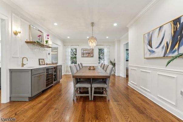 Chandelier, Dining room, Interior, Kitchen, Pendant Lights, Recessed Lighting, Wood Texture Flooring