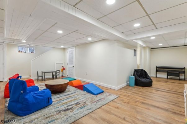 Interior, Piano, Recessed Lighting, Wood Texture Flooring