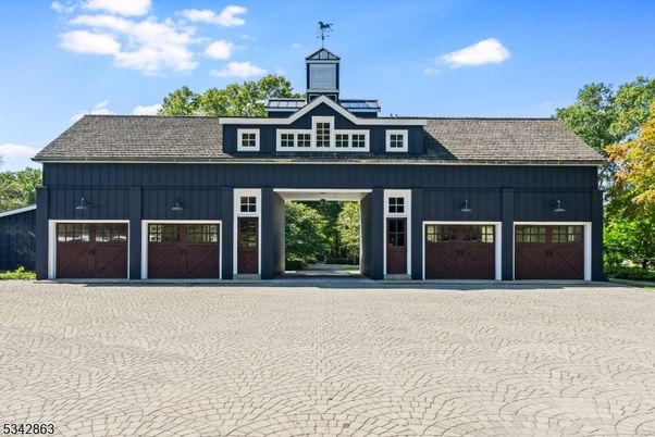 Attached, Exterior, Facade, Farmhouse