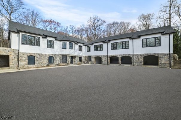 Attached, Exterior, Facade, Farmhouse
