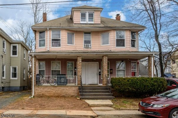 Exterior, Facade, American Foursquare