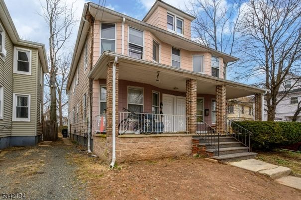 Exterior, Facade, American Foursquare