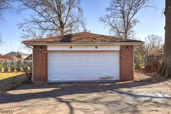 Detached Garage, Exterior