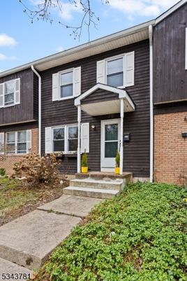 Exterior, Facade, Brick Facade, Rowhouse