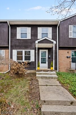 Exterior, Facade, Brick Facade, Raised Ranch