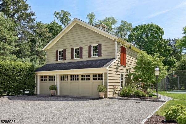 Attached, Exterior, Facade, American Craftsman