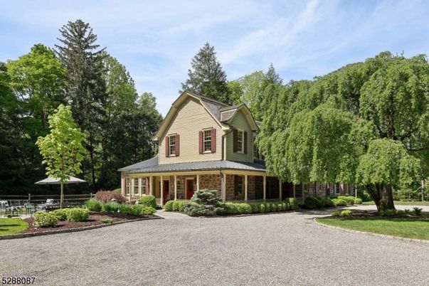 Exterior, Facade, Brick Facade, Queen Anne Victorian