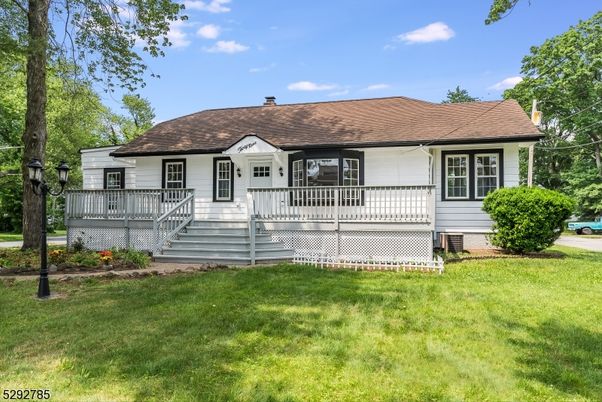 Backyard, Exterior, Facade, Cape Cod