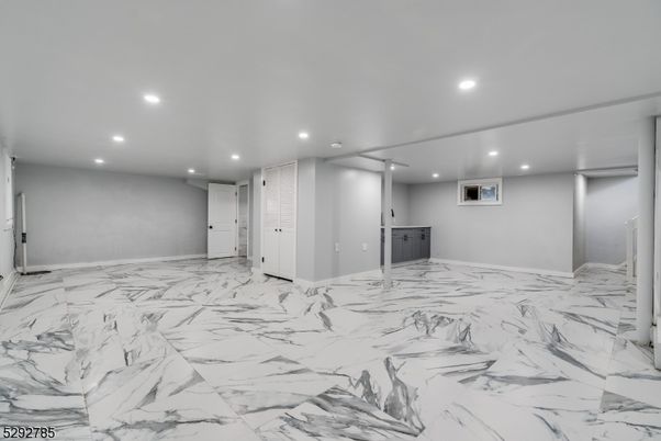 Empty room, Interior, Marble, Recessed Lighting