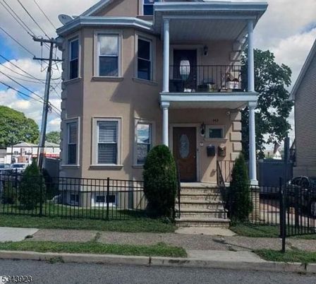 Exterior, Facade, American Foursquare