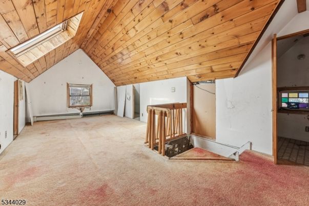 Empty room, Interior, Wooden Ceilings