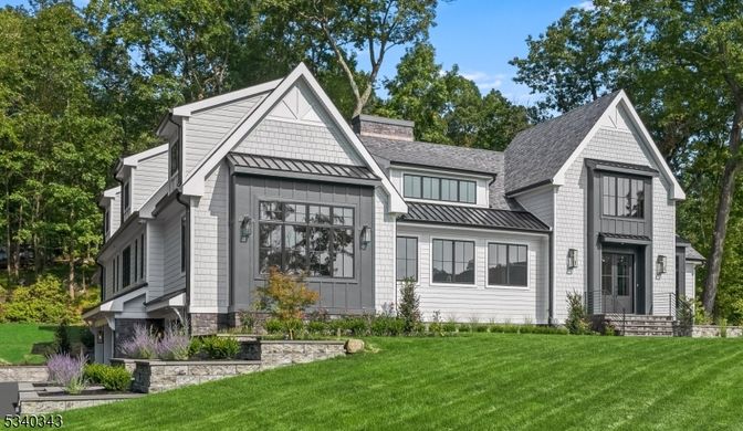 Exterior, Facade, Farmhouse
